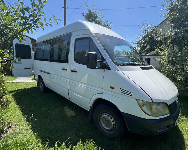 Белый Мерседес Sprinter, объемом двигателя 2.2 л и пробегом 100 тыс. км за 7000 $, фото 1 на Automoto.ua