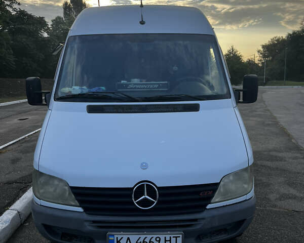 Белый Мерседес Sprinter, объемом двигателя 2.2 л и пробегом 10 тыс. км за 12999 $, фото 1 на Automoto.ua
