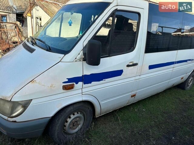 Белый Мерседес Sprinter, объемом двигателя 2.3 л и пробегом 700 тыс. км за 5000 $, фото 1 на Automoto.ua