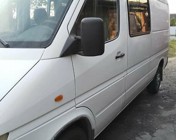 Белый Мерседес Sprinter, объемом двигателя 2.1 л и пробегом 350 тыс. км за 8300 $, фото 1 на Automoto.ua