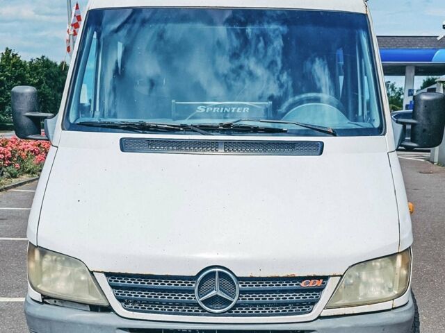 Білий Мерседес Sprinter, об'ємом двигуна 2.7 л та пробігом 400 тис. км за 9650 $, фото 1 на Automoto.ua
