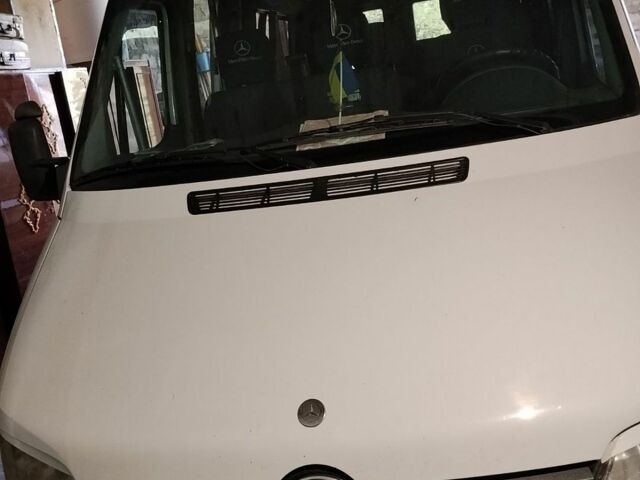 Белый Мерседес Sprinter, объемом двигателя 2.15 л и пробегом 500 тыс. км за 9000 $, фото 1 на Automoto.ua