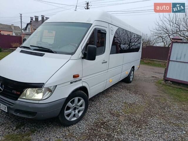 Белый Мерседес Sprinter, объемом двигателя 2.2 л и пробегом 530 тыс. км за 9000 $, фото 1 на Automoto.ua