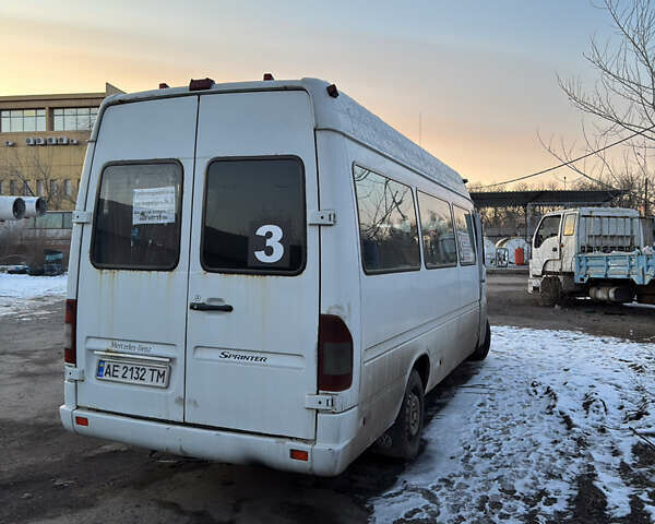 Белый Мерседес Sprinter, объемом двигателя 2.15 л и пробегом 800 тыс. км за 4104 $, фото 1 на Automoto.ua