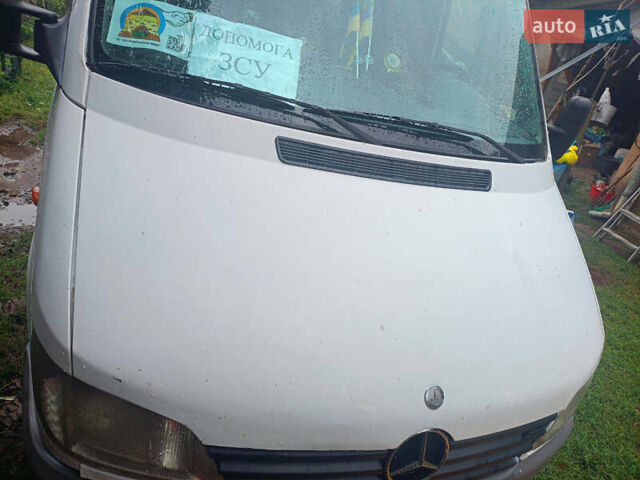 Белый Мерседес Sprinter, объемом двигателя 2.2 л и пробегом 552 тыс. км за 6700 $, фото 1 на Automoto.ua