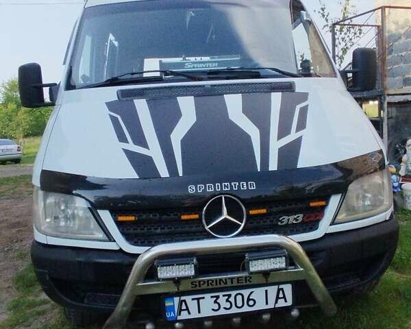 Белый Мерседес Sprinter, объемом двигателя 2.15 л и пробегом 465 тыс. км за 7100 $, фото 1 на Automoto.ua