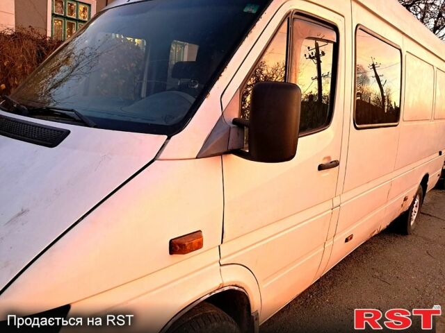 Білий Мерседес Sprinter, об'ємом двигуна 2.2 л та пробігом 390 тис. км за 2900 $, фото 1 на Automoto.ua