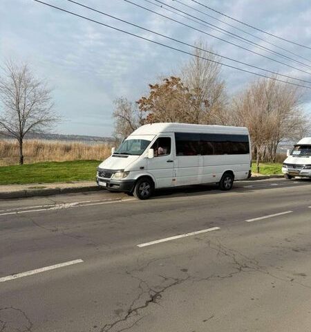 Белый Мерседес Sprinter, объемом двигателя 2.15 л и пробегом 300 тыс. км за 7000 $, фото 1 на Automoto.ua
