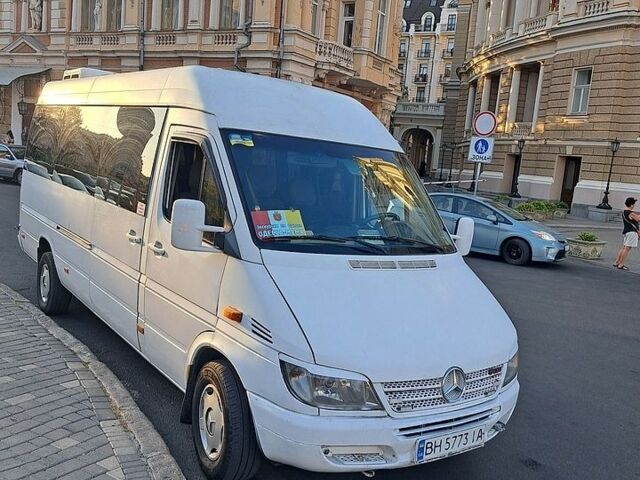 Белый Мерседес Sprinter, объемом двигателя 2.69 л и пробегом 560 тыс. км за 12400 $, фото 1 на Automoto.ua