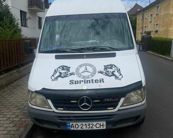 Белый Мерседес Sprinter, объемом двигателя 2.15 л и пробегом 650 тыс. км за 4700 $, фото 1 на Automoto.ua