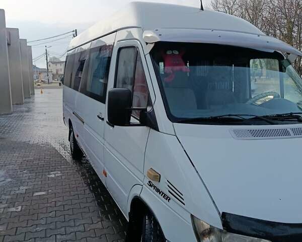 Белый Мерседес Sprinter, объемом двигателя 2.2 л и пробегом 530 тыс. км за 8700 $, фото 1 на Automoto.ua