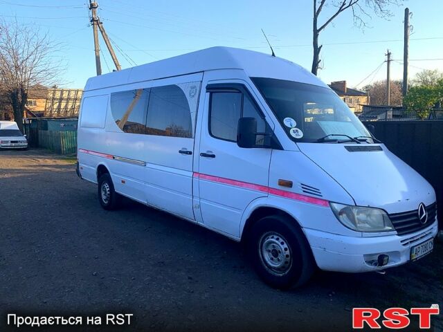 Белый Мерседес Sprinter, объемом двигателя 2.2 л и пробегом 400 тыс. км за 8000 $, фото 1 на Automoto.ua