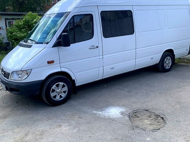 Белый Мерседес Sprinter, объемом двигателя 2.1 л и пробегом 490 тыс. км за 7700 $, фото 1 на Automoto.ua