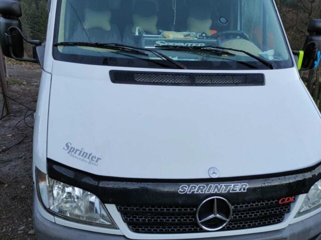 Белый Мерседес Sprinter, объемом двигателя 2.2 л и пробегом 484 тыс. км за 10000 $, фото 1 на Automoto.ua