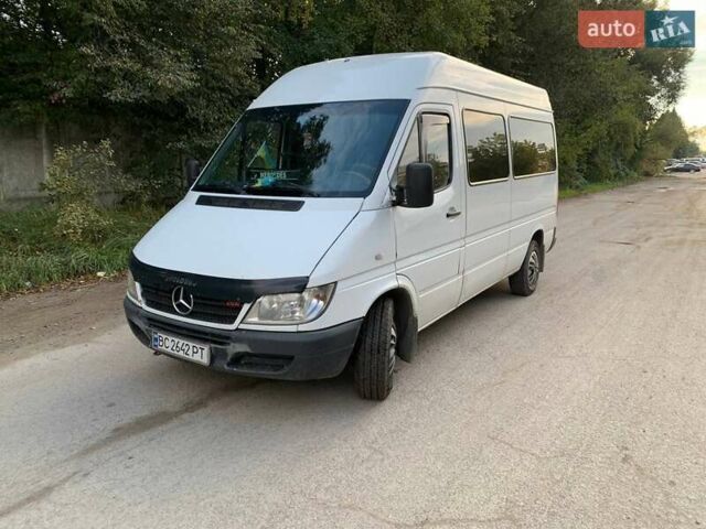 Белый Мерседес Sprinter, объемом двигателя 2.69 л и пробегом 770 тыс. км за 6500 $, фото 1 на Automoto.ua