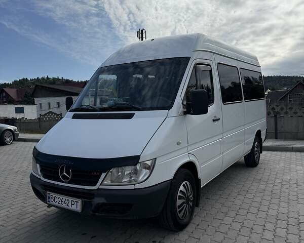 Белый Мерседес Sprinter, объемом двигателя 2.69 л и пробегом 700 тыс. км за 6000 $, фото 1 на Automoto.ua