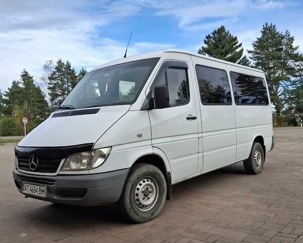 Белый Мерседес Sprinter, объемом двигателя 2.69 л и пробегом 580 тыс. км за 7700 $, фото 1 на Automoto.ua