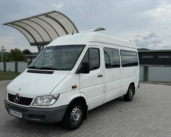 Белый Мерседес Sprinter, объемом двигателя 2.15 л и пробегом 356 тыс. км за 10000 $, фото 1 на Automoto.ua