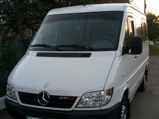 Белый Мерседес Sprinter, объемом двигателя 2.2 л и пробегом 450 тыс. км за 9300 $, фото 1 на Automoto.ua