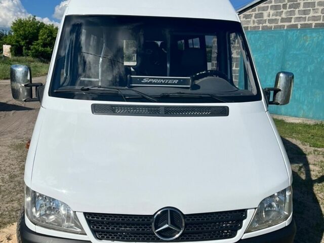 Білий Мерседес Sprinter, об'ємом двигуна 2.2 л та пробігом 700 тис. км за 11000 $, фото 1 на Automoto.ua