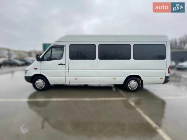 Белый Мерседес Sprinter, объемом двигателя 2.15 л и пробегом 700 тыс. км за 9000 $, фото 1 на Automoto.ua