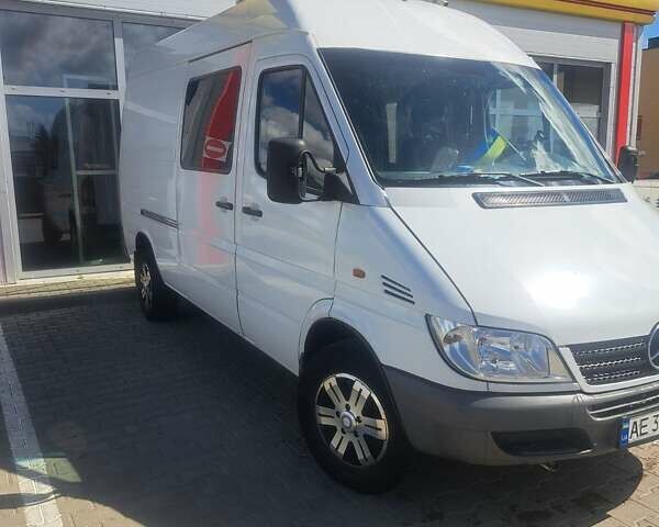 Белый Мерседес Sprinter, объемом двигателя 2.2 л и пробегом 870 тыс. км за 8500 $, фото 1 на Automoto.ua