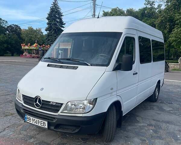 Белый Мерседес Sprinter, объемом двигателя 2.1 л и пробегом 450 тыс. км за 9950 $, фото 1 на Automoto.ua