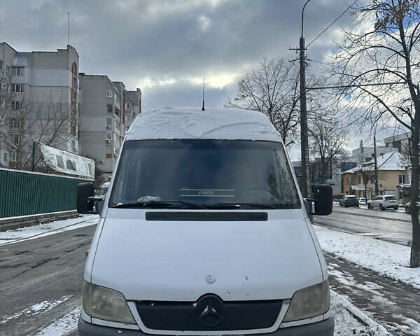 Белый Мерседес Sprinter, объемом двигателя 2.7 л и пробегом 110 тыс. км за 9000 $, фото 1 на Automoto.ua