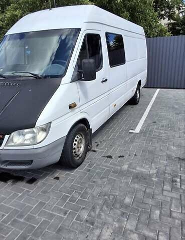 Белый Мерседес Sprinter, объемом двигателя 2.15 л и пробегом 540 тыс. км за 8400 $, фото 1 на Automoto.ua