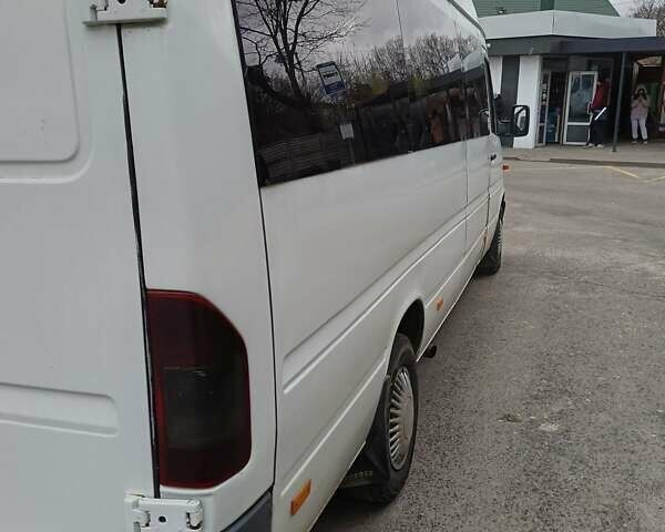 Белый Мерседес Sprinter, объемом двигателя 2.2 л и пробегом 527 тыс. км за 7500 $, фото 1 на Automoto.ua