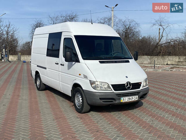 Белый Мерседес Sprinter, объемом двигателя 2.2 л и пробегом 702 тыс. км за 8200 $, фото 1 на Automoto.ua