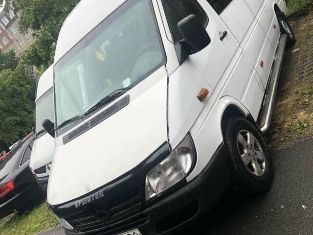 Белый Мерседес Sprinter, объемом двигателя 2.15 л и пробегом 718 тыс. км за 8000 $, фото 1 на Automoto.ua