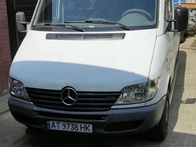 Белый Мерседес Sprinter, объемом двигателя 2.15 л и пробегом 500 тыс. км за 4700 $, фото 1 на Automoto.ua