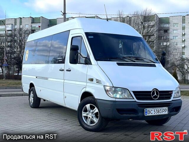 Белый Мерседес Sprinter, объемом двигателя 2.7 л и пробегом 175 тыс. км за 15000 $, фото 1 на Automoto.ua