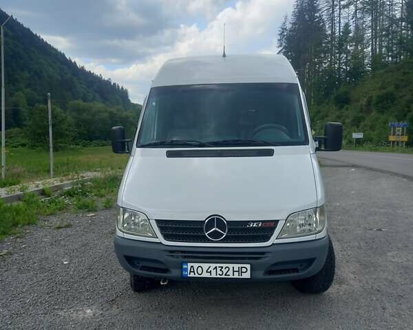 Белый Мерседес Sprinter, объемом двигателя 2.15 л и пробегом 700 тыс. км за 8300 $, фото 1 на Automoto.ua