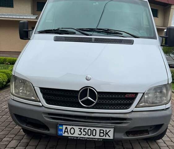 Белый Мерседес Sprinter, объемом двигателя 2.2 л и пробегом 458 тыс. км за 7800 $, фото 1 на Automoto.ua