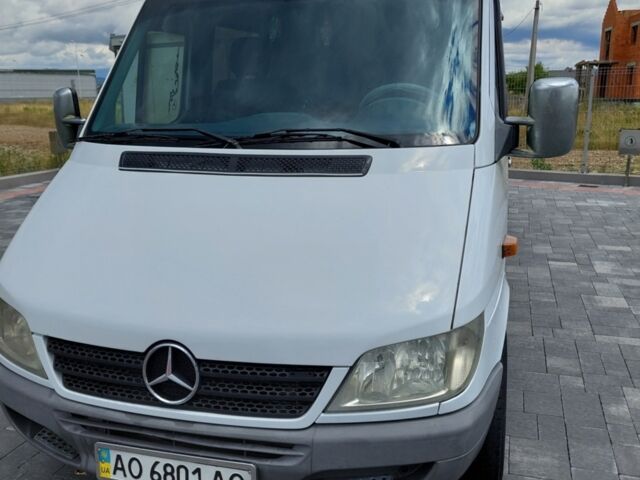 Белый Мерседес Sprinter, объемом двигателя 2.2 л и пробегом 550 тыс. км за 10500 $, фото 1 на Automoto.ua