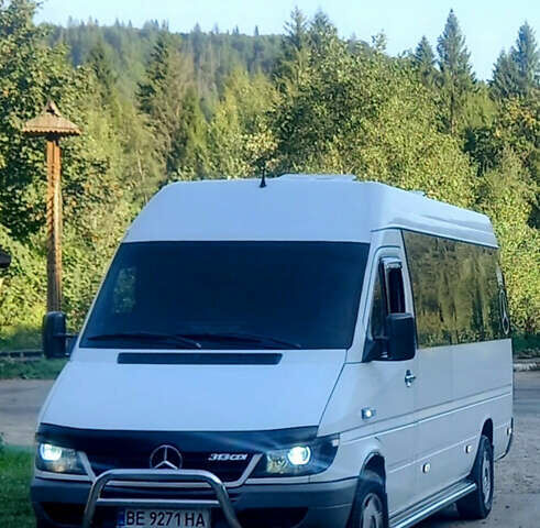 Белый Мерседес Sprinter, объемом двигателя 2.15 л и пробегом 100 тыс. км за 13500 $, фото 1 на Automoto.ua