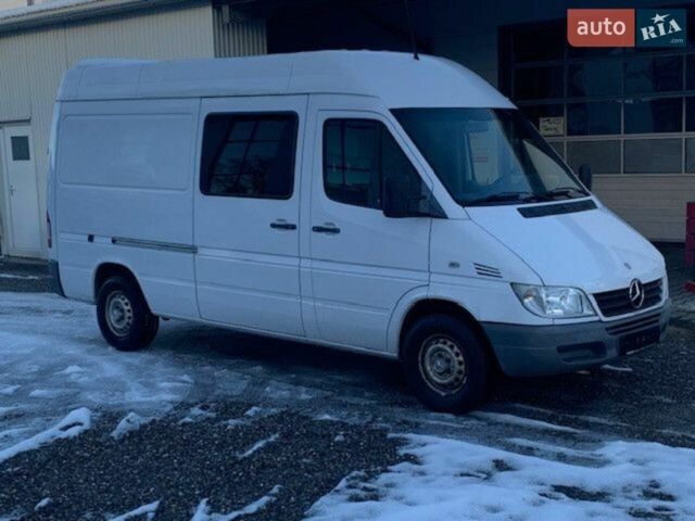 Белый Мерседес Sprinter, объемом двигателя 2.2 л и пробегом 380 тыс. км за 3500 $, фото 1 на Automoto.ua
