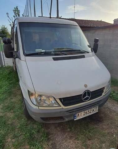 Белый Мерседес Sprinter, объемом двигателя 2.69 л и пробегом 370 тыс. км за 9999 $, фото 1 на Automoto.ua