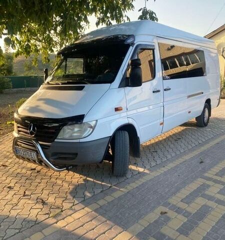 Белый Мерседес Sprinter, объемом двигателя 2.2 л и пробегом 700 тыс. км за 8700 $, фото 1 на Automoto.ua