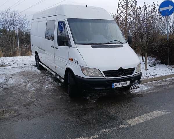 Белый Мерседес Sprinter, объемом двигателя 2.15 л и пробегом 900 тыс. км за 9900 $, фото 1 на Automoto.ua