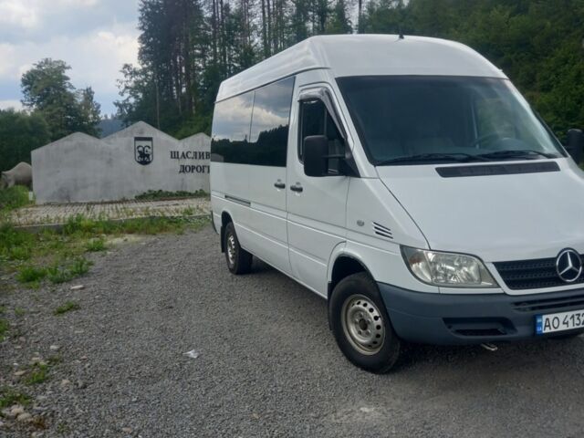 Белый Мерседес Sprinter, объемом двигателя 2.15 л и пробегом 700 тыс. км за 8300 $, фото 1 на Automoto.ua