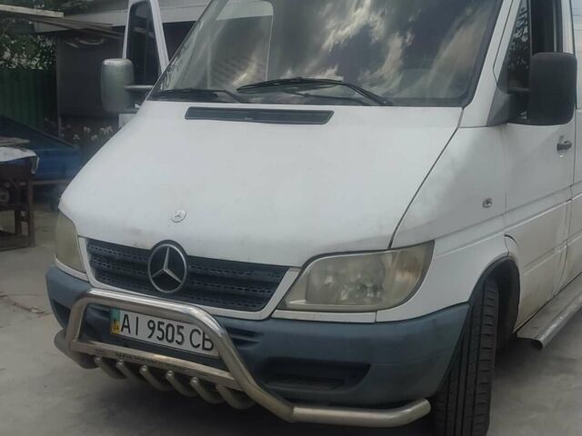 Белый Мерседес Sprinter, объемом двигателя 2.2 л и пробегом 300 тыс. км за 7500 $, фото 1 на Automoto.ua
