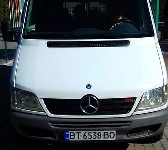 Белый Мерседес Sprinter, объемом двигателя 2.1 л и пробегом 370 тыс. км за 9200 $, фото 1 на Automoto.ua