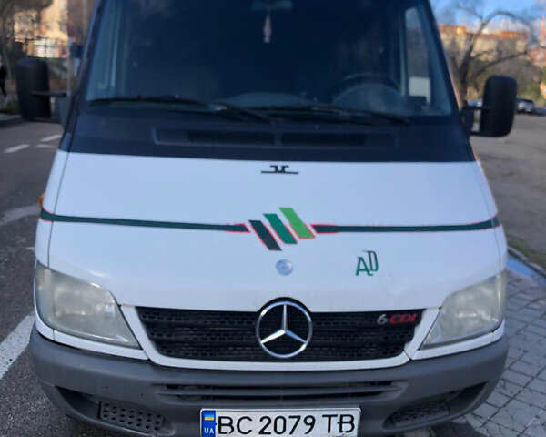 Белый Мерседес Sprinter, объемом двигателя 2.69 л и пробегом 800 тыс. км за 11500 $, фото 1 на Automoto.ua