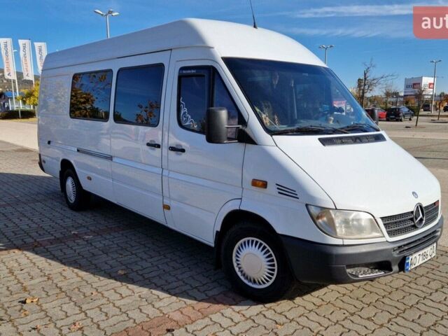 Белый Мерседес Sprinter, объемом двигателя 2.69 л и пробегом 820 тыс. км за 9950 $, фото 1 на Automoto.ua