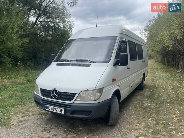 Белый Мерседес Sprinter, объемом двигателя 2.15 л и пробегом 779 тыс. км за 9400 $, фото 1 на Automoto.ua