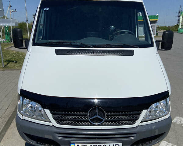 Белый Мерседес Sprinter, объемом двигателя 2.69 л и пробегом 600 тыс. км за 9400 $, фото 1 на Automoto.ua