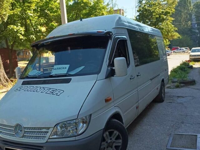 Белый Мерседес Sprinter, объемом двигателя 2.15 л и пробегом 320 тыс. км за 7500 $, фото 1 на Automoto.ua